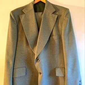 V-LINE CLOTHING EXCLUSIVELY FOR HOLDEN-REID THREE PIECE PINSTRIPE OLIVE SUIT 52R